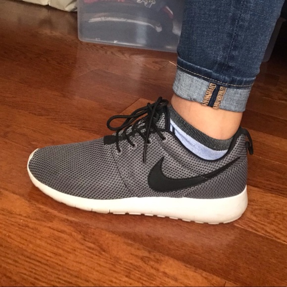 Nike Roshe Runs - Picture 2 of 3